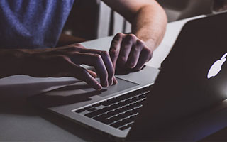 乐鱼体育官网-LPL赛事整活：你抓你的，我推我的